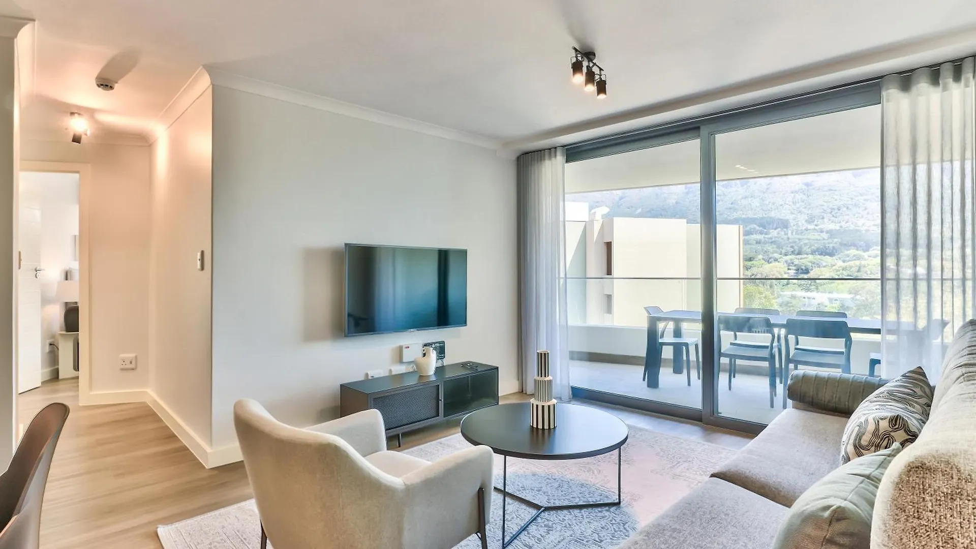 Newlands Peak Luxury Apartment Unit 636 Cape Town South Africa
