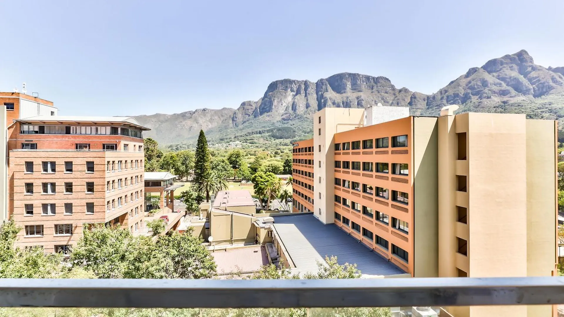 Newlands Peak Luxury Apartment Unit 636 location