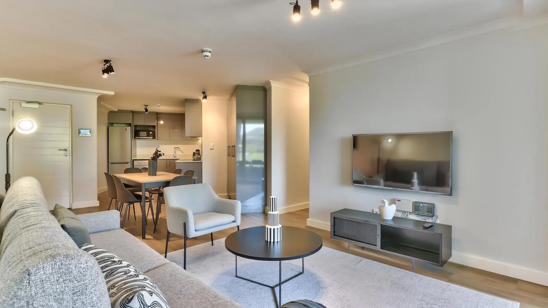 Newlands Peak Luxury Apartment Unit 636 Cape Town