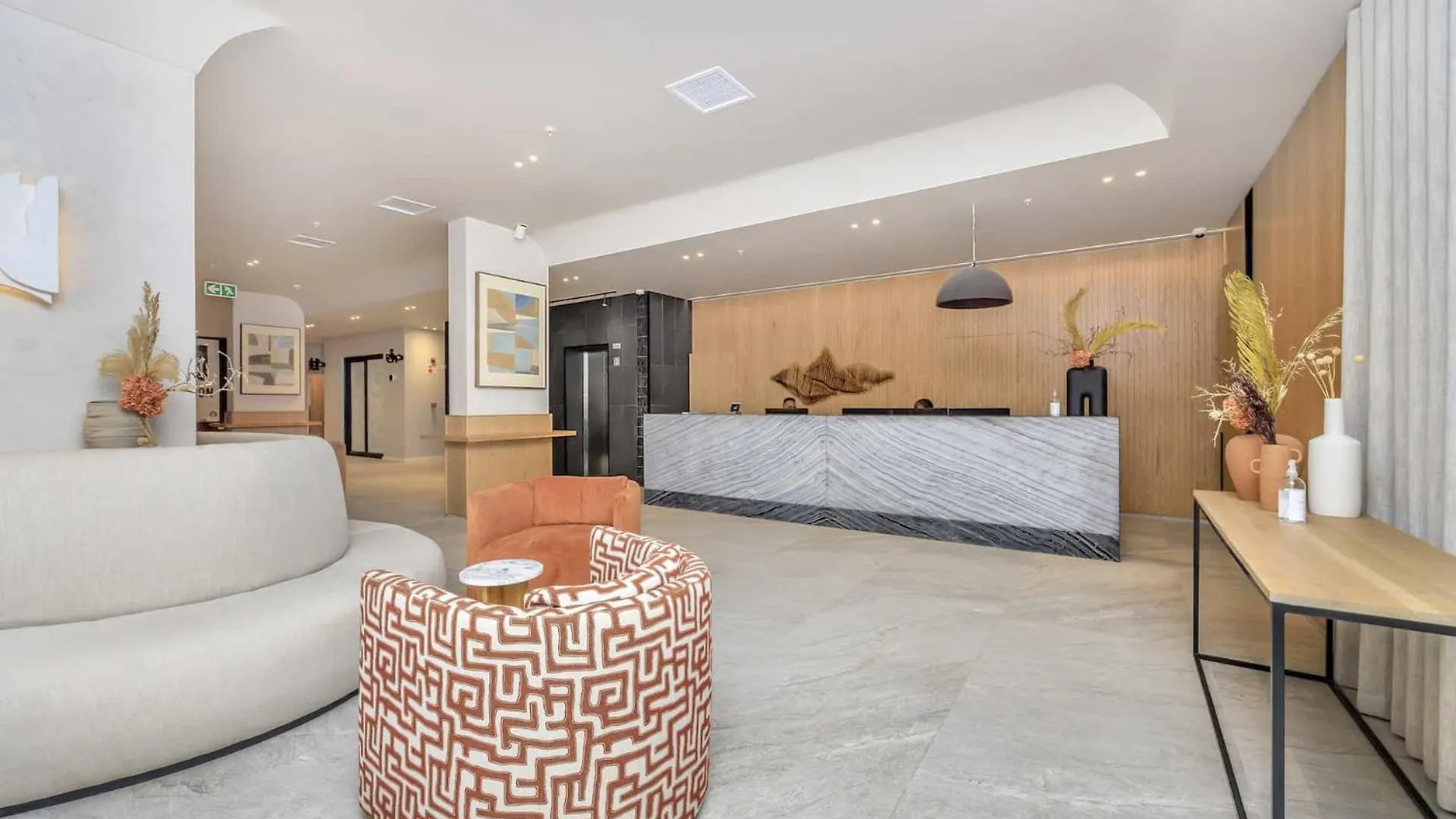Newlands Peak Luxury Apartment Unit 636 Cape Town 0*,  South Africa