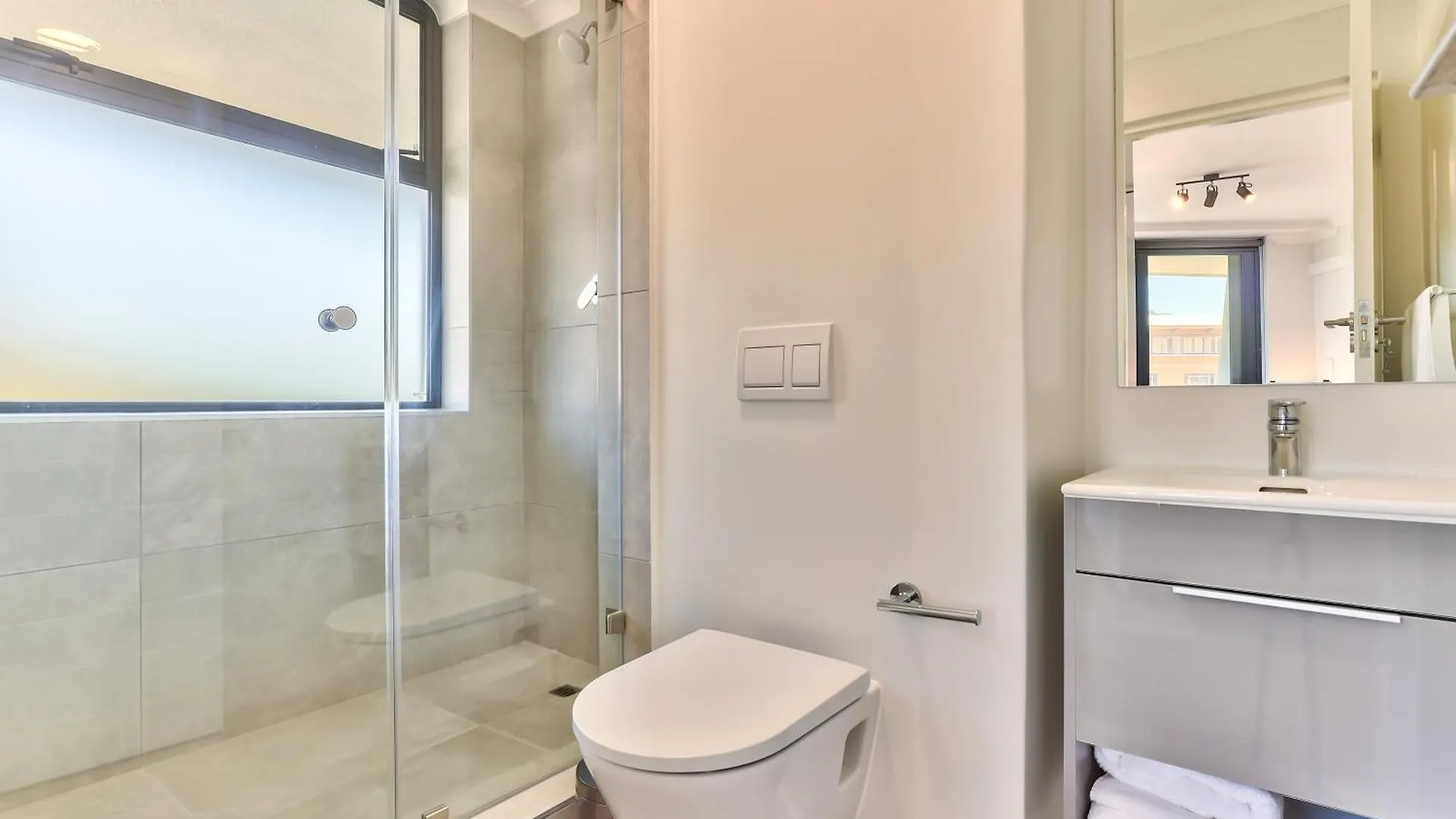Newlands Peak Luxury Apartment Unit 636 Cape Town South Africa